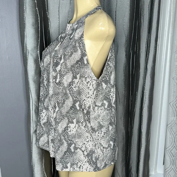 Gilli (Versona) Black and Tan Snake Skin  Print Top Sz L - Picture 2 of 5